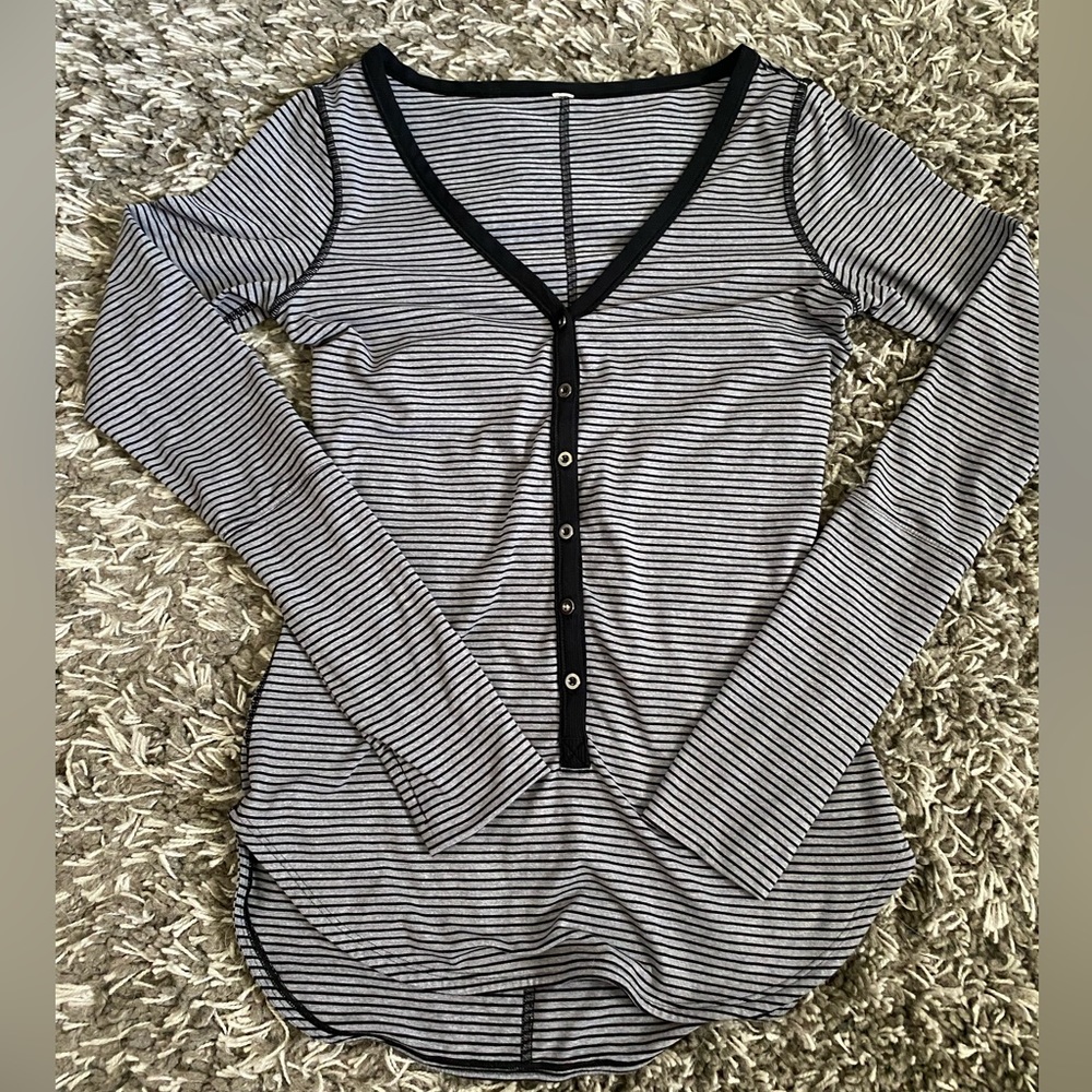 Like new lululemon cute stripped long sleeve